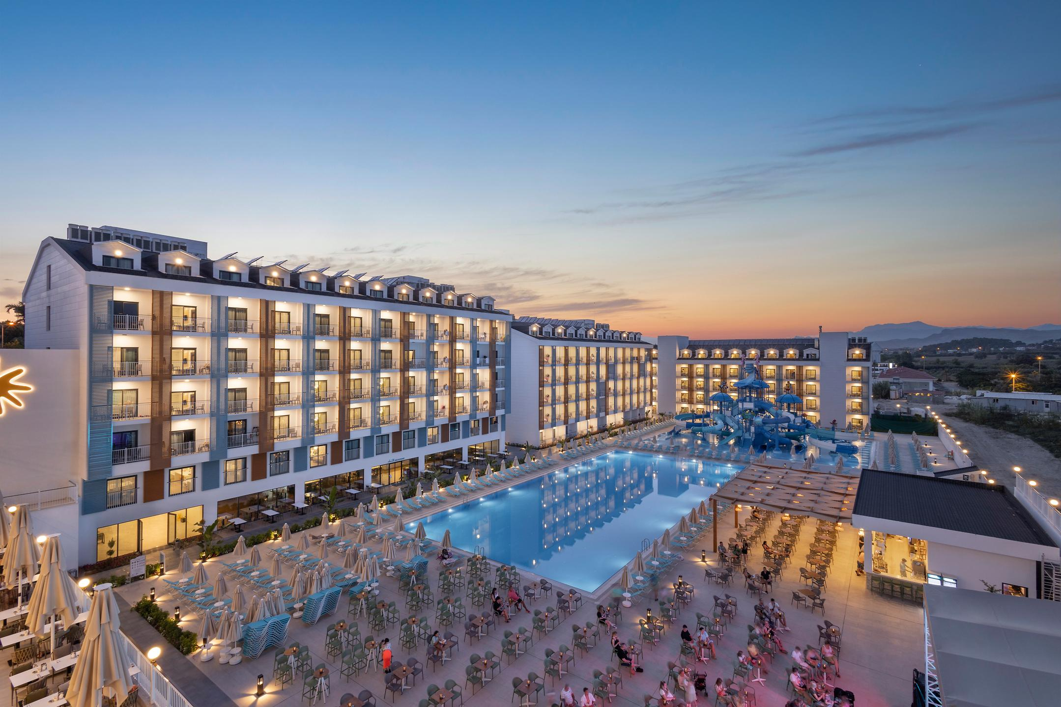 Arcanus Hotels Trendline Side — 2