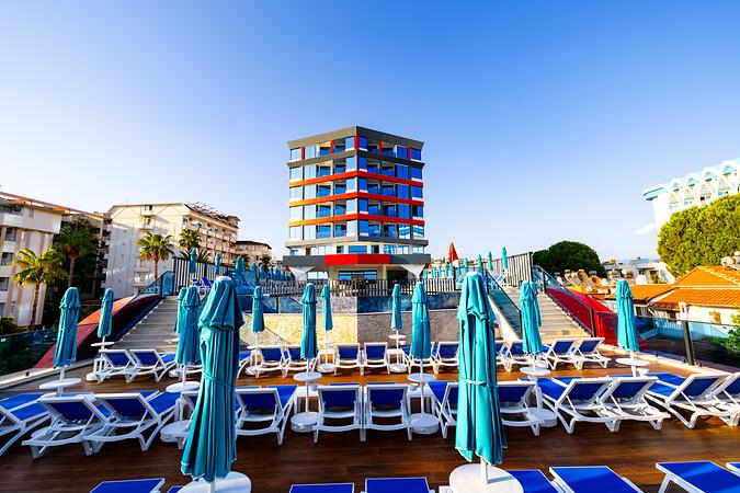 Granada Luxury Red +16 Adult Only - 3