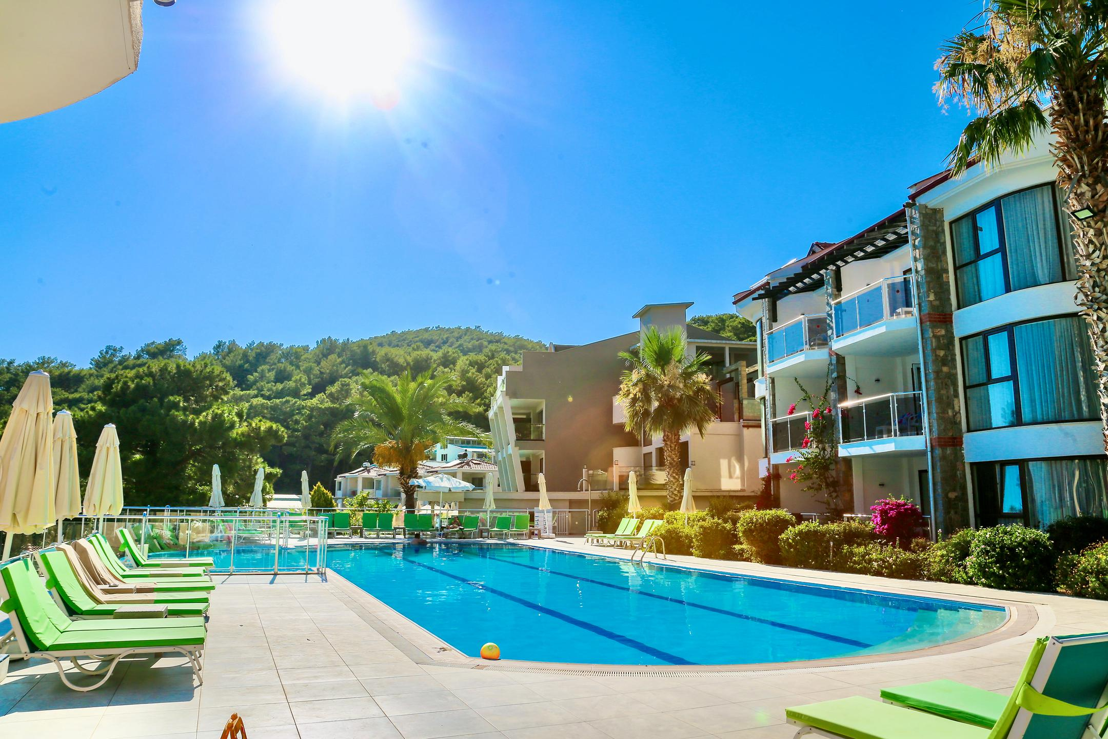 Sertil Deluxe Tropical Suites — 9
