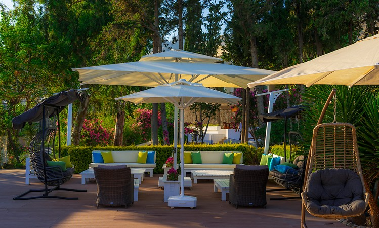 Liv Hotel By Bellazure - 3