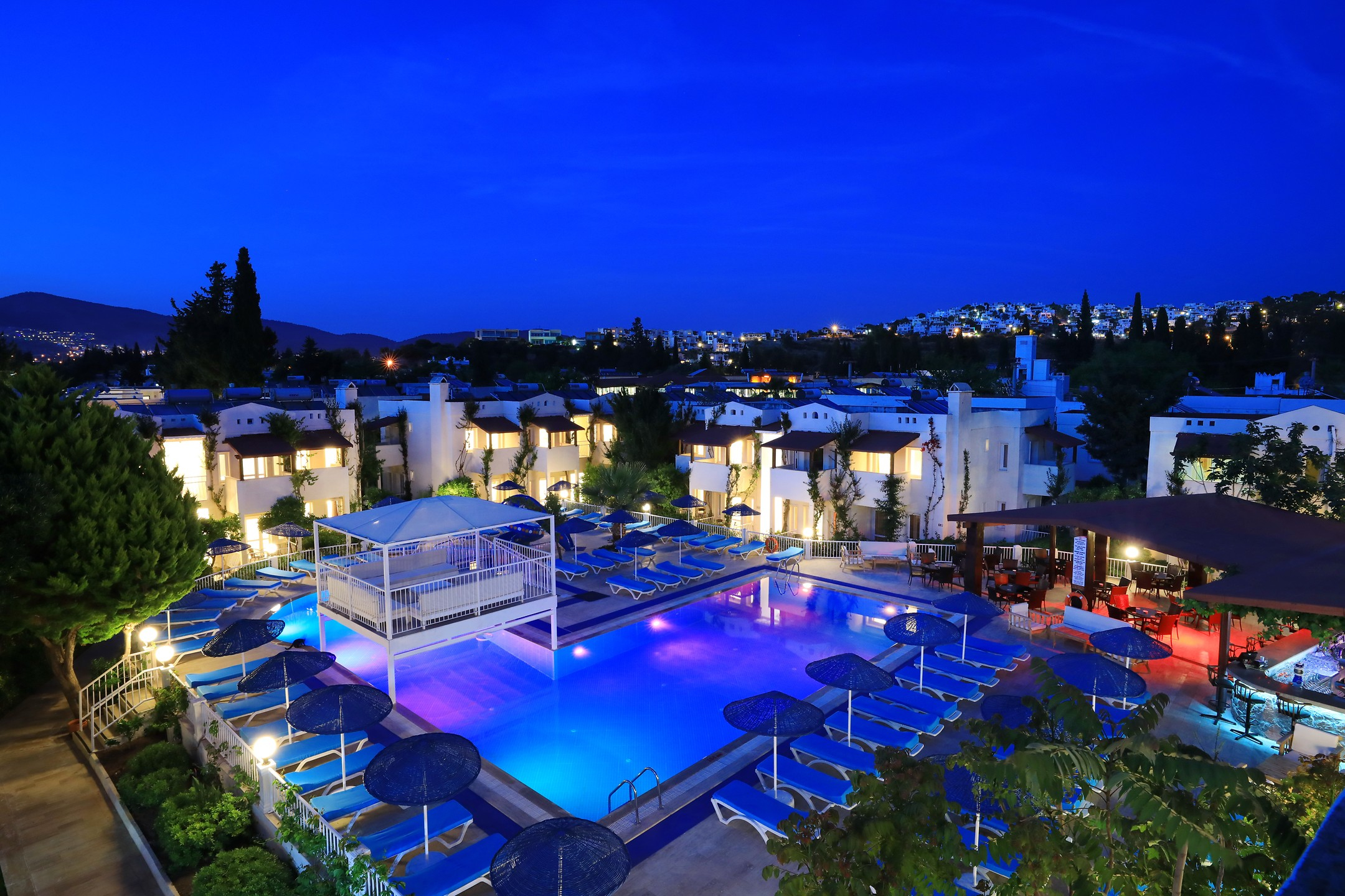 Summer Garden Suites & Beach Hotel — 9