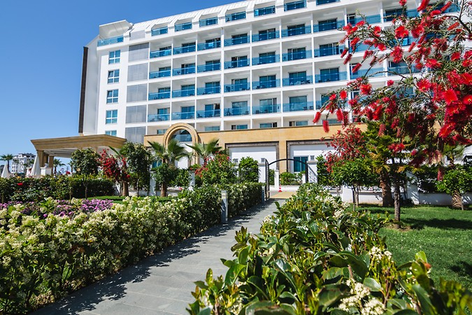 The Lumos Deluxe Resort Hotel & Spa - 2