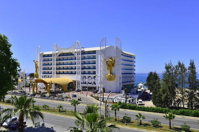 Azura Deluxe Resort & Spa - 3