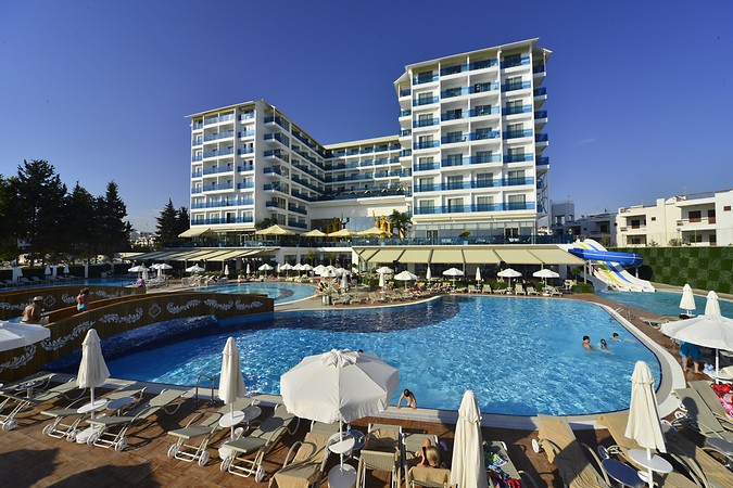 Azura Deluxe Resort & Spa - 2