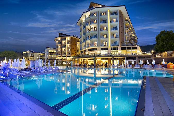 Ramada Resort By Wyndham Kuşadası & Golf - 1