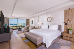 Queen Suite Beach Side