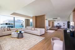Royal Suite Beach Side
