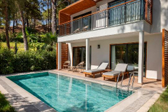 Family Swim Up Room