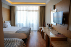 Deluxe Kara Manzaralı Balkonlu
