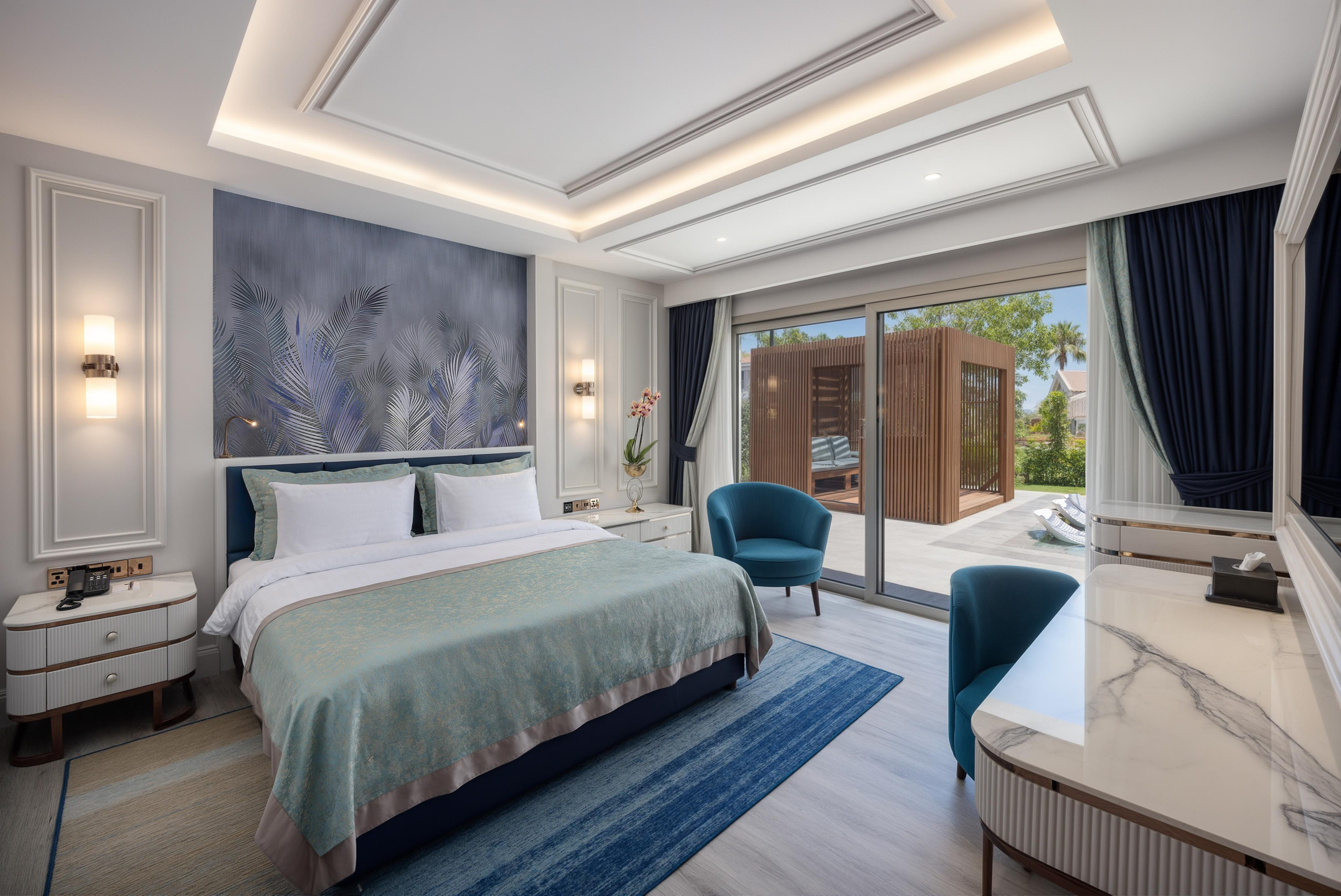Swim Up King Villa