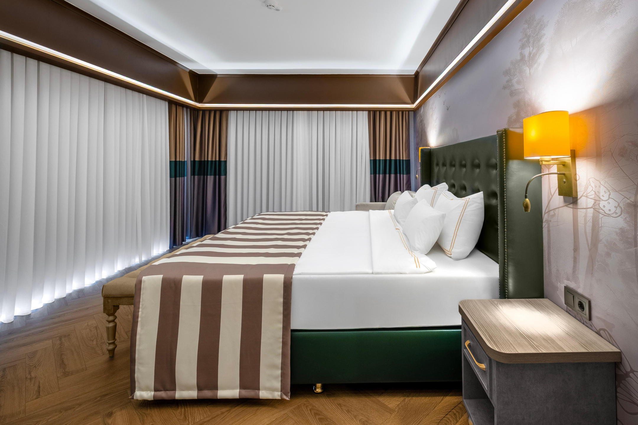 Jakuzili Corner Suite