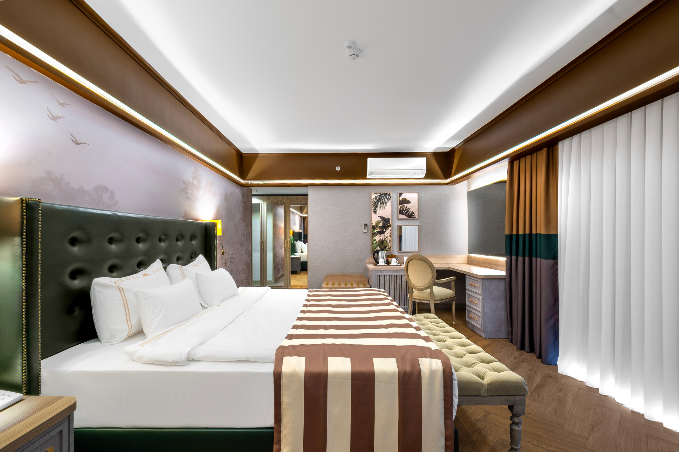 Jakuzili Corner Suite