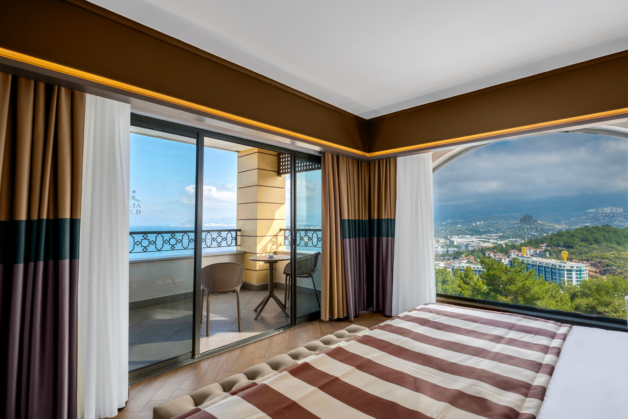 Jakuzili Corner Suite
