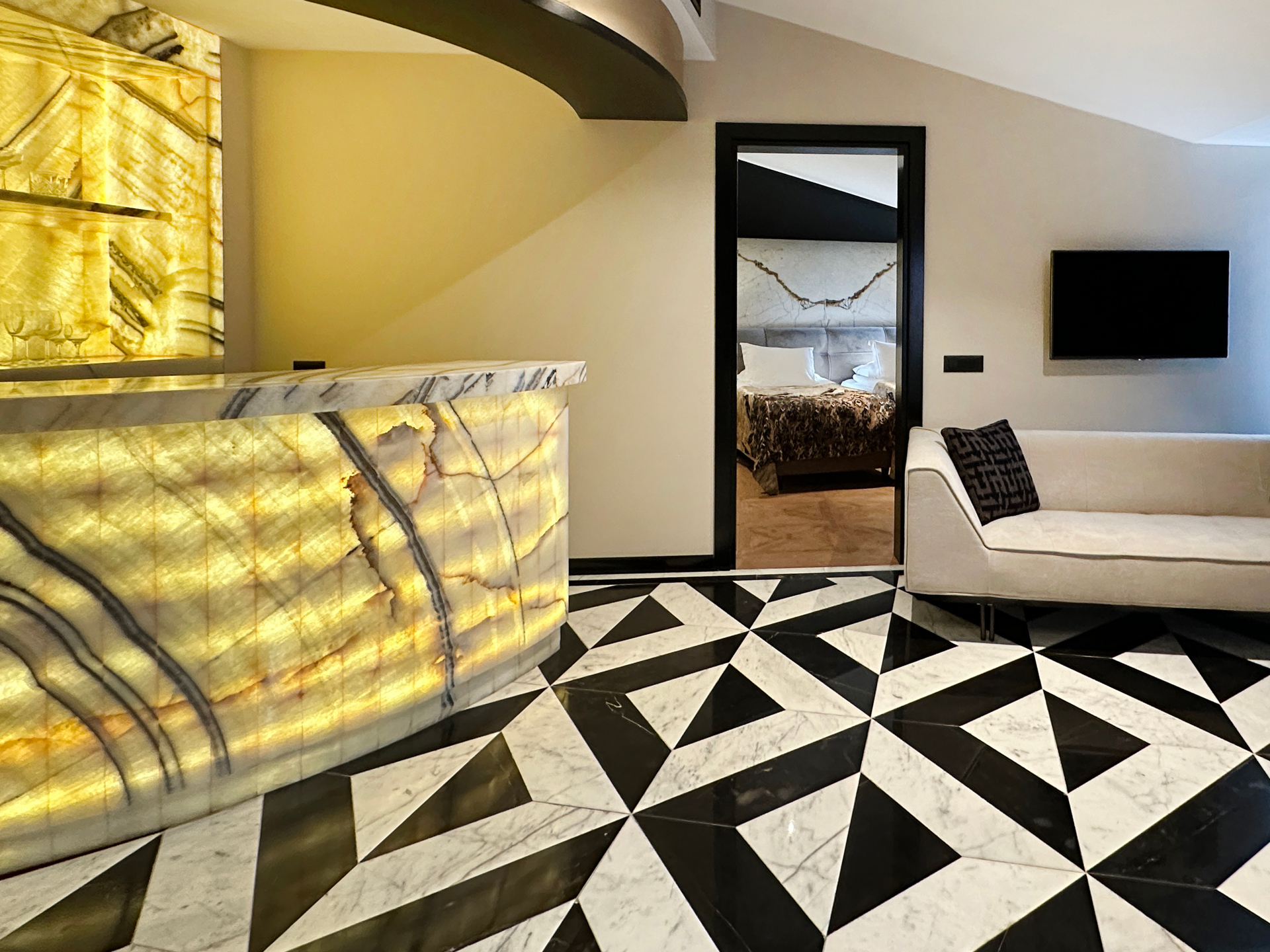 Charisma De Luxe Hotel — 10