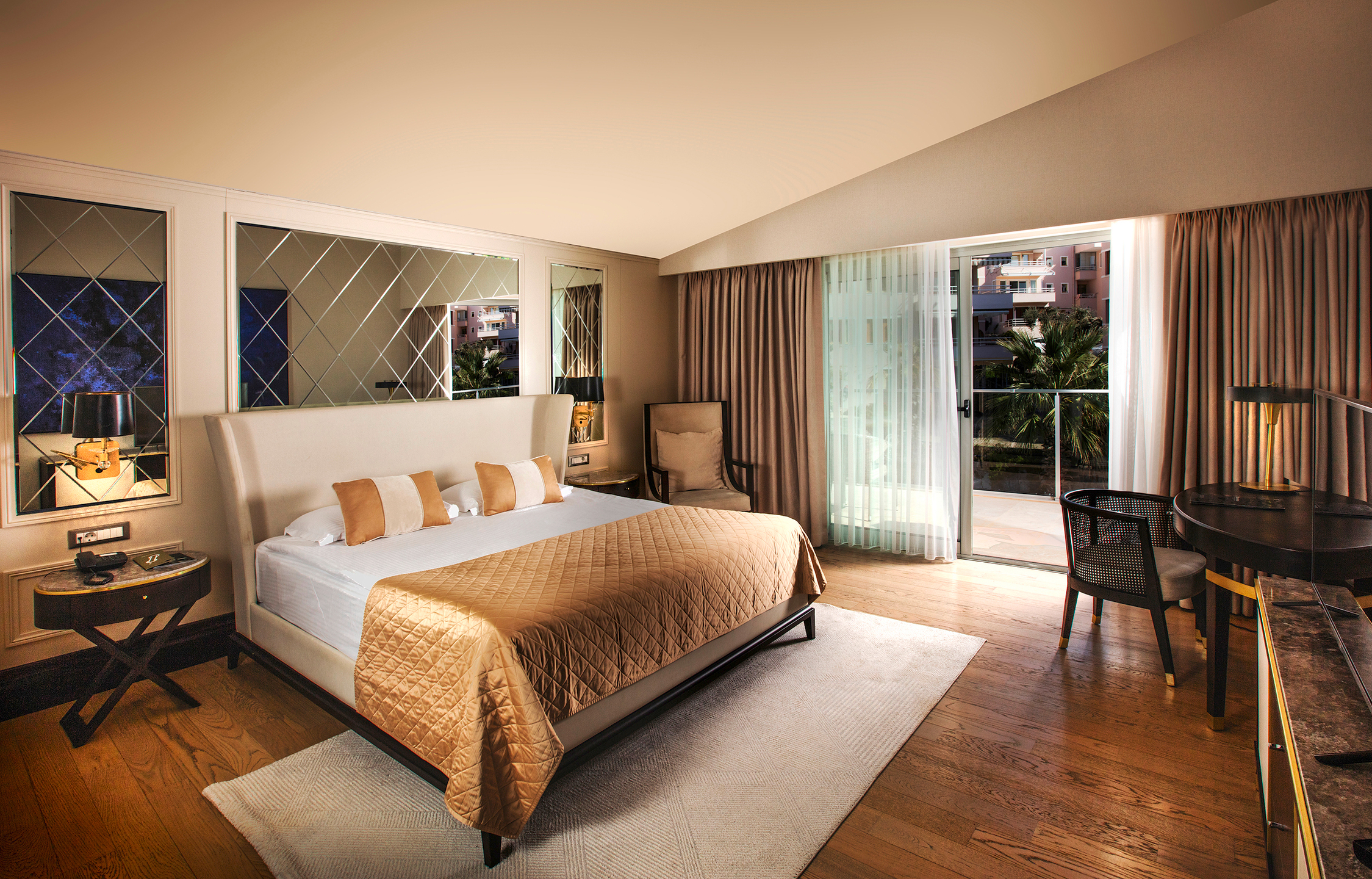 Charisma De Luxe Hotel