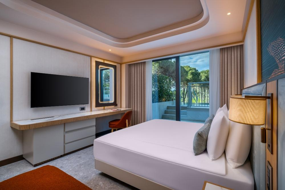 Aile Suite Swim Up