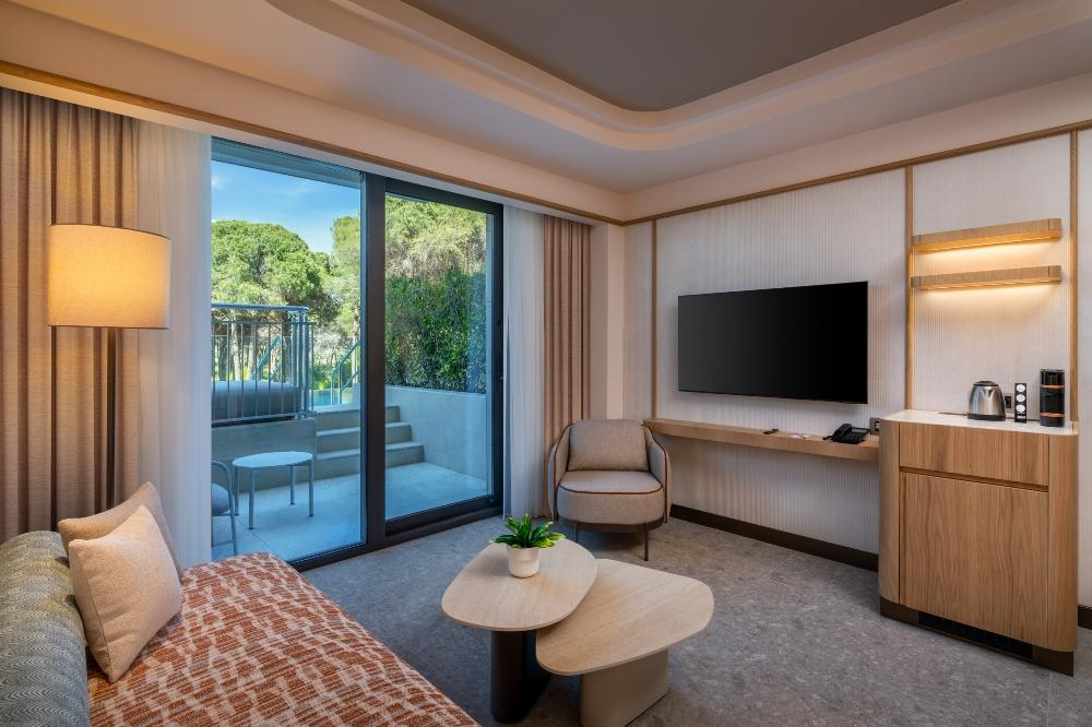Aile Suite Swim Up