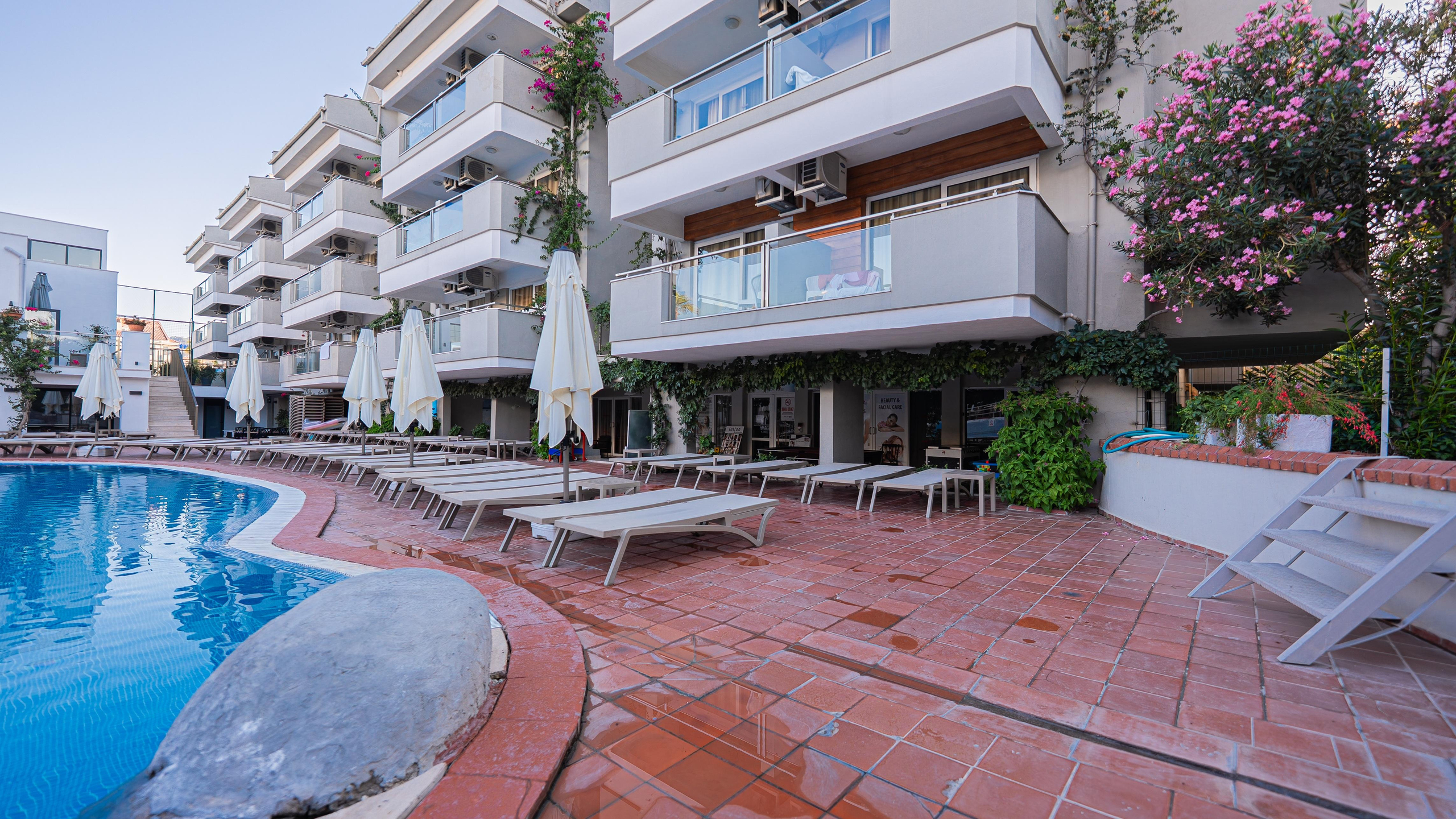 Begonville Hotel — 8