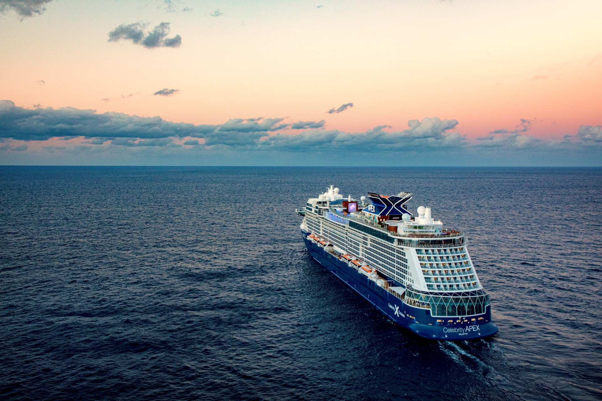 Celebrity Apex ile İngiltere & Norveç Fiyortlar 14 Ağustos